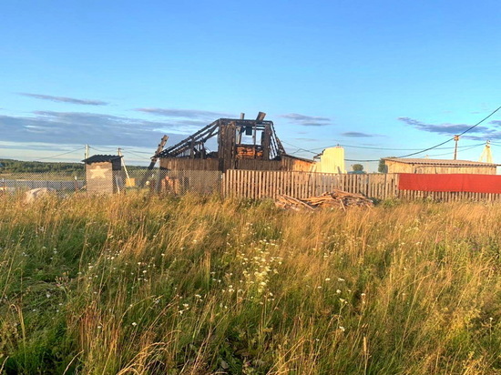 В Сафоновском районе полыхал второй этаж жилого дома