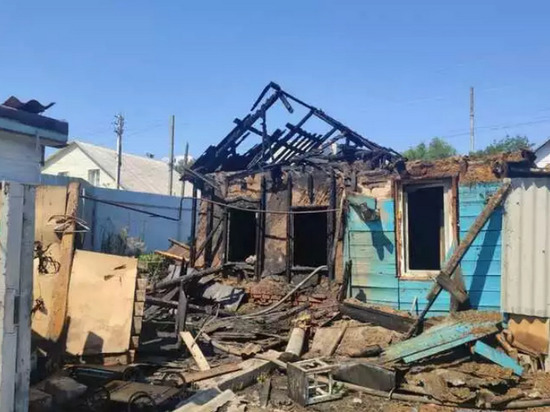 Пожар в Энгельсе: от огня пострадали пятеро человек, четверо - дети