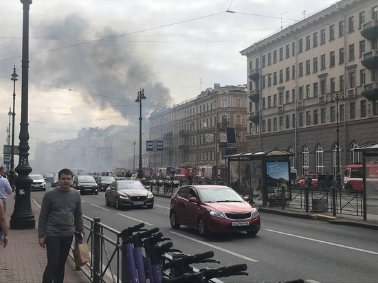 Площадь пожара на Лиговском проспекте увеличилась в пять раз