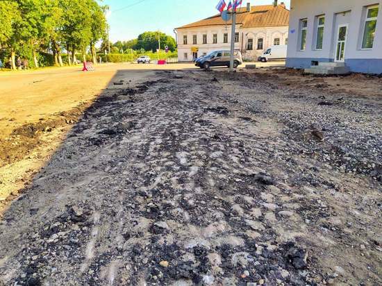 В Тверской области под асфальтом нашли старинную мостовую
