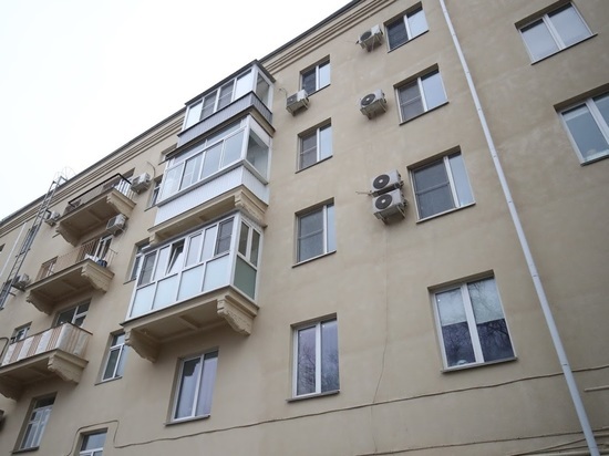 В Волгограде из окна жилого дома выпал 5-летний ребенок