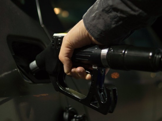 Российские цены на бензин стали одними из самых низких в Европе