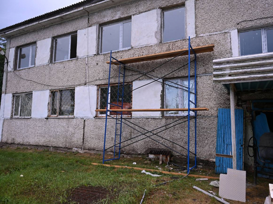 Михаил Дегтярев проверил ремонт больницы в Амурском районе