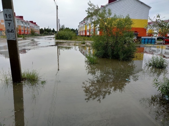 Не канализация, а последствия ливня: администрация Ноябрьска рассказала о потопе на Муравленко
