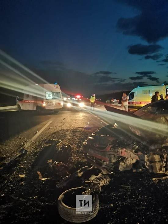 Четверо взрослых и ребенок тяжело пострадали в ДТП в Татарстане