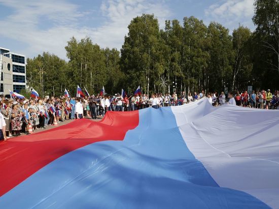 Югорчане присоединятся к флешмобу ко Дню российского флага