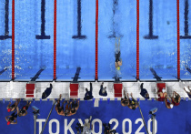 Канадская пловчиха Мэгги МакНил выиграла золотую Олимпийскую медаль в заплыве на сто метров баттерфляем