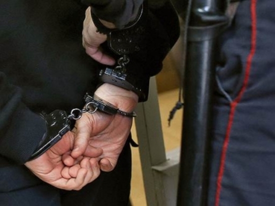 В Омске предстанет перед судом наркоторговец, который хранил героин в бутылках