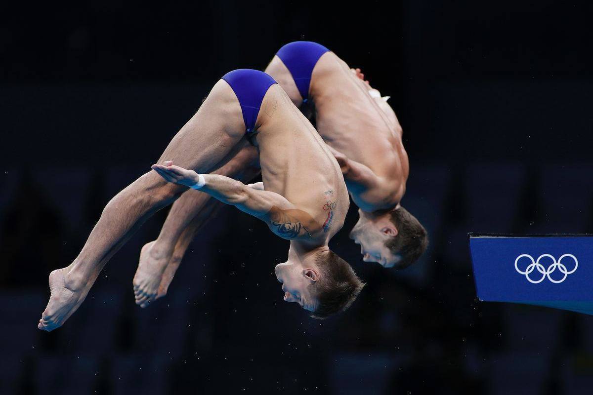 Россияне Бондарь и Минбаев выиграли бронзу по прыжкам в воду