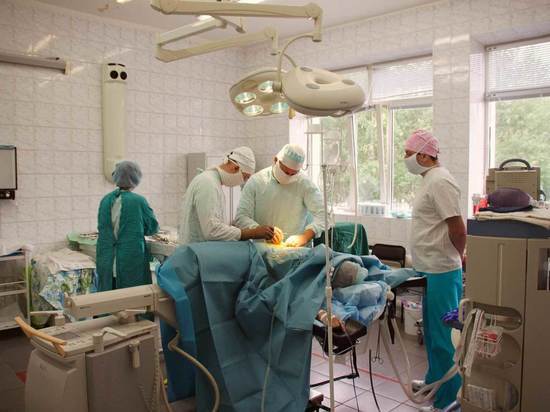 В Югорске провели первую полостную операцию пациентке с ковидом
