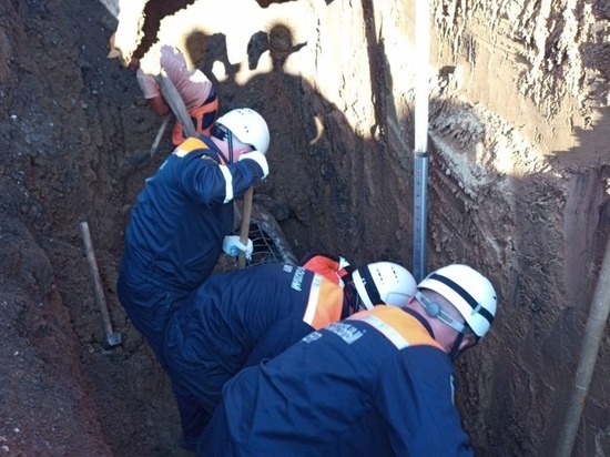 В Пензе из-под завала грунта спасли рабочего