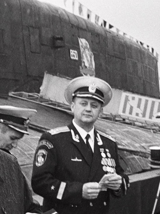 В Калмыкии ежегодно чтят память командира "Курска" Геннадия Лячина
