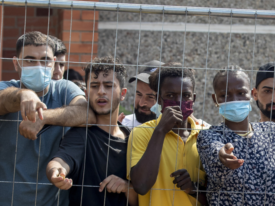 Мигранты устраивают потасовки в лагерях беженцев