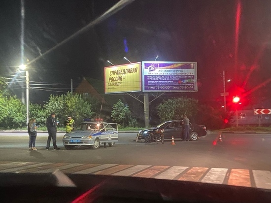 В Курске столкнулись мотоцикл и легковушка