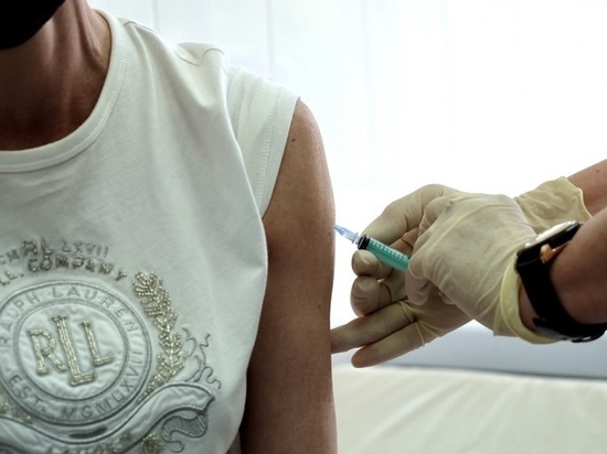 Прививку от коронавируса сделали 32% жителей Омской области