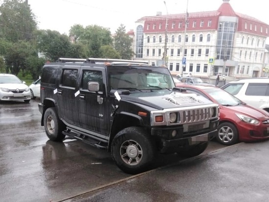 Автомобиль Hummer изъяли за долги у жителя Нижнего Тагила