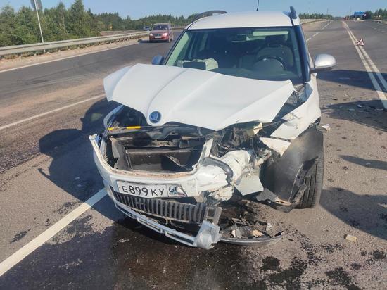 В ДТП под Псковом пострадала пассажирка «Нивы» после столкновения со «Шкодой»