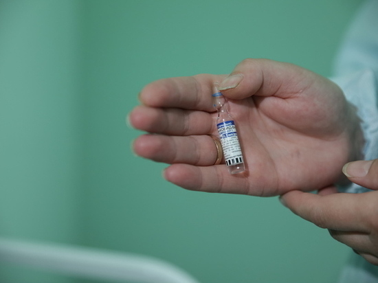 В Петербург привезли первую партию вакцины «Спутник Лайт»