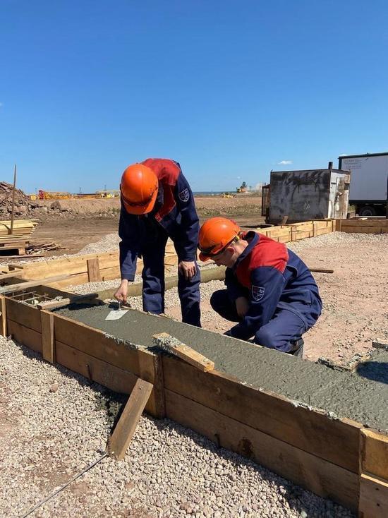 Студенческие отряды строят Иркутский завод полимеров в Усть-Куте
