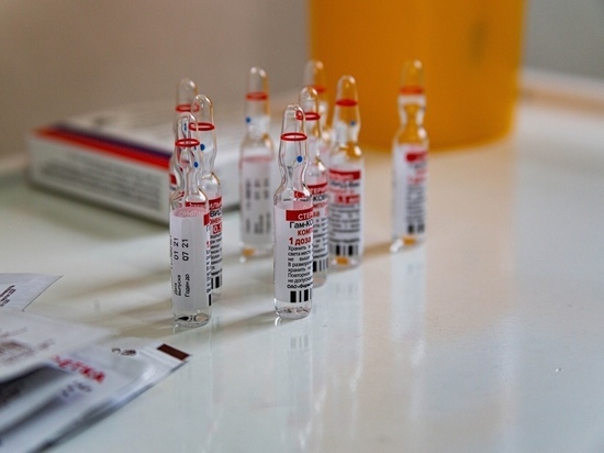 В Омской области уже 427 000 жителей поставили прививку против COVID-19