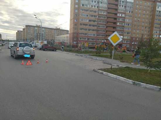 Ребенок пострадал под колесами автомобиля в Новосибирске