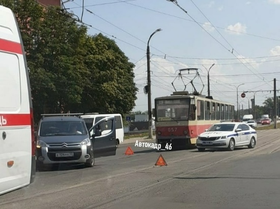 В Курске легковушка протаранила карету скорой помощи