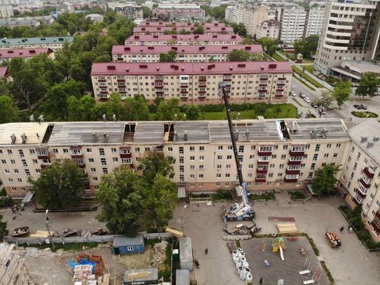 Ремонт сгоревшей крыши в доме в Южно-Сахалинске подходит к концу