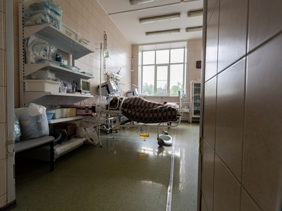 В ковид-госпиталь Новосибирска ищут врача с зарплатой 180 тысяч рублей
