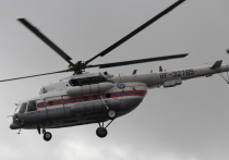 Вертолет со следственно-оперативной группой прилетев в природный парк «Ергаки» на базу МЧС