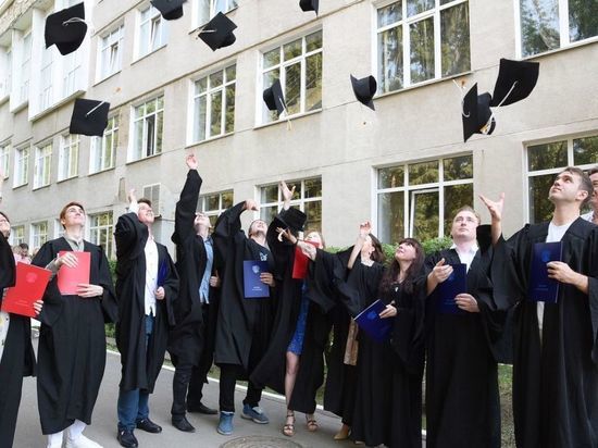 Омские работодатели стали в два раза чаще принимать выпускников без опыта