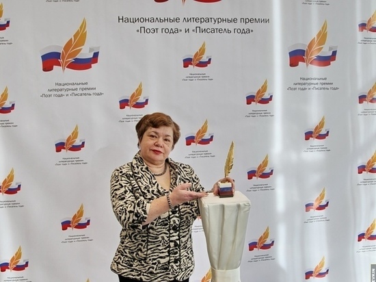 Она была неоднократным финалистом Национальной литературной премии «Поэт года»