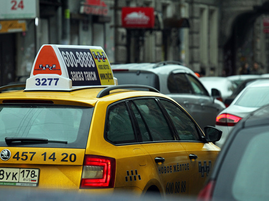 Таксистам Петербурга хотят разрешить работать в Ленобласти