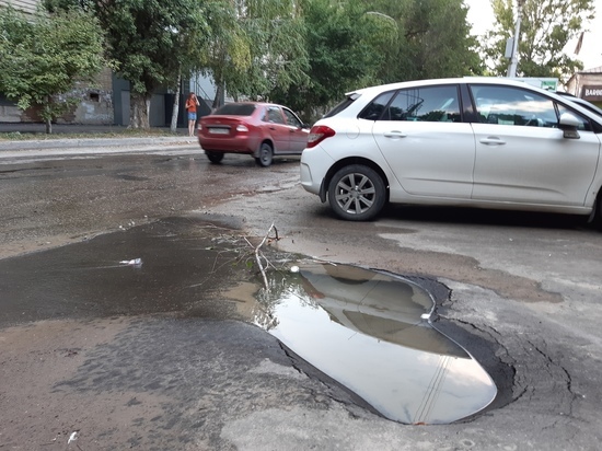 У Кировского суда Саратова забил источник