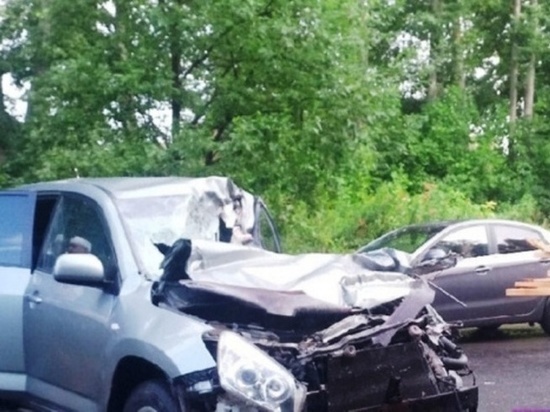 Костромское везение: водитель «Тойоты» чудом остался жив при столкновении с грузовиком «Ниссан»