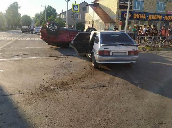 В Михайлове Рязанской области столкнулись ВАЗ и Lexus, пострадали оба водителя
