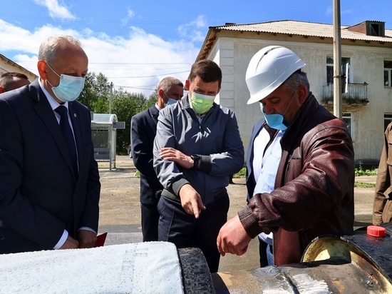 Куйвашев проинспектировал муниципалитет, который зимой замерзал несколько раз