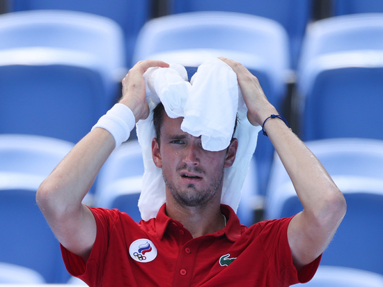 На корты Токио выходят &laquo;ходячие мертвецы&raquo;: теннисистов достала жара