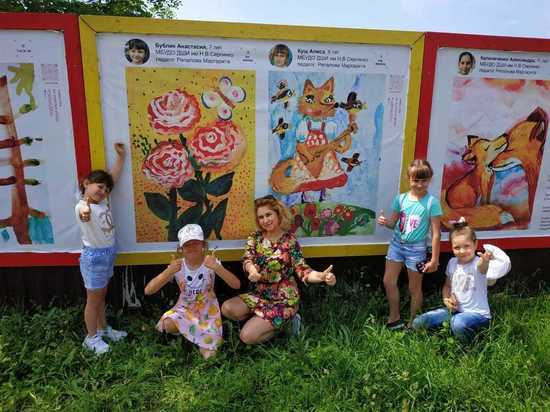 В Краснодаре готовят новые выставки детских рисунков на заборе