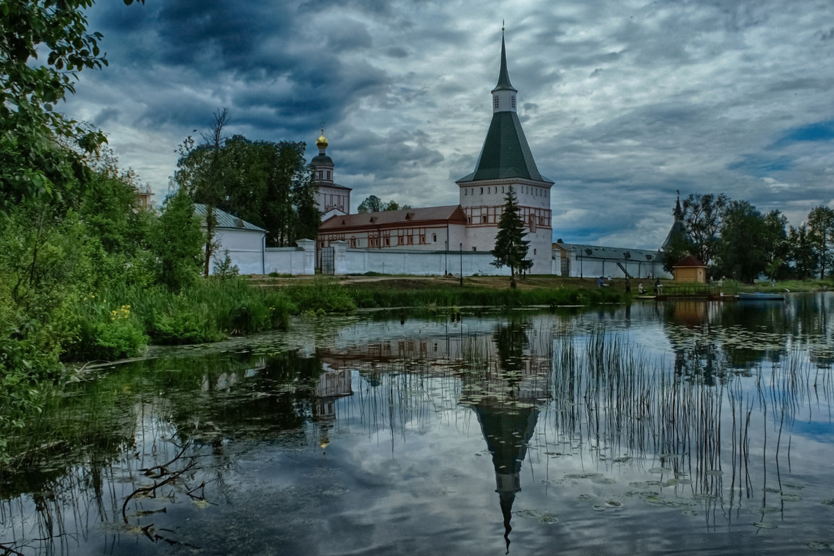 Валдай великий новгород. Валдай город Партизанской славы. Валдай дорога.