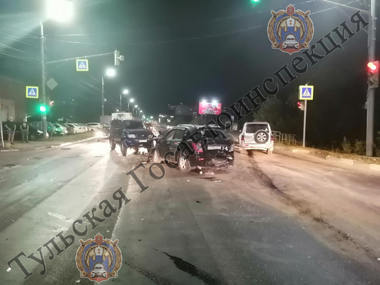 В ДТП с тремя автомобилями на улице Рязанской в Туле госпитализировали водителя