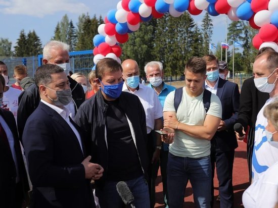 В открытии пришкольного стадиона в Стругах Красных поучаствовал Андрей Турчак