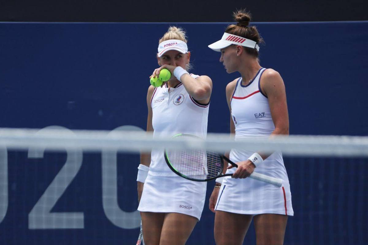 Кудерметова и Веснина проиграли в полуфинале теннисного турнира