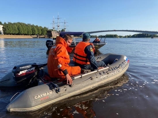 В Великом Новгороде спасатели нашли тело юноши, который пьяным прыгнул с моста