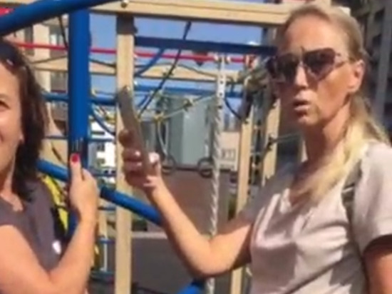 Гонявшей детей-инвалидов петербурженке пригрозили расправой