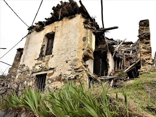 Обстрелом в Донецке разрушен дом и хозяйственная постройка