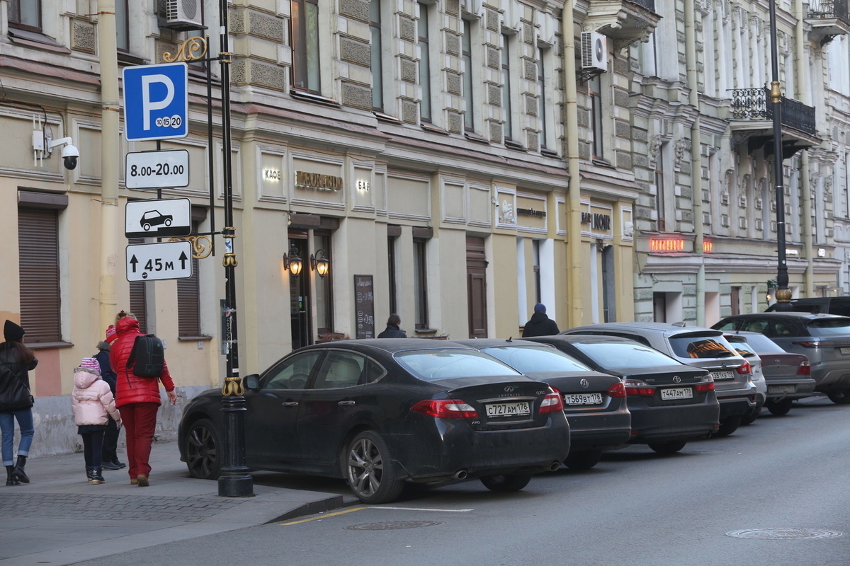 Парковка в центре спб. Платная парковка на улице Рубинштейна. Ул Рубинштейна парковка. Улица Рубинштейна парковка. Улица Рубинштейна 30 Санкт-Петербург платная парковка.