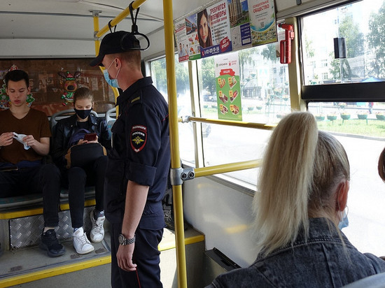 В Кирове полицейские проверяют пассажиров без масок