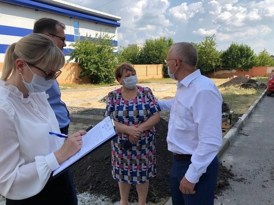 Белгородцы пожаловались мэру на качество работ при строительстве детской площадки