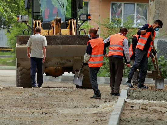 В Курске продолжают ремонтировать дворы в рамках социального проекта