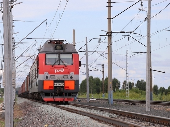 Поезда длиной около 2 км формируют в Ачинске в Красноярском крае